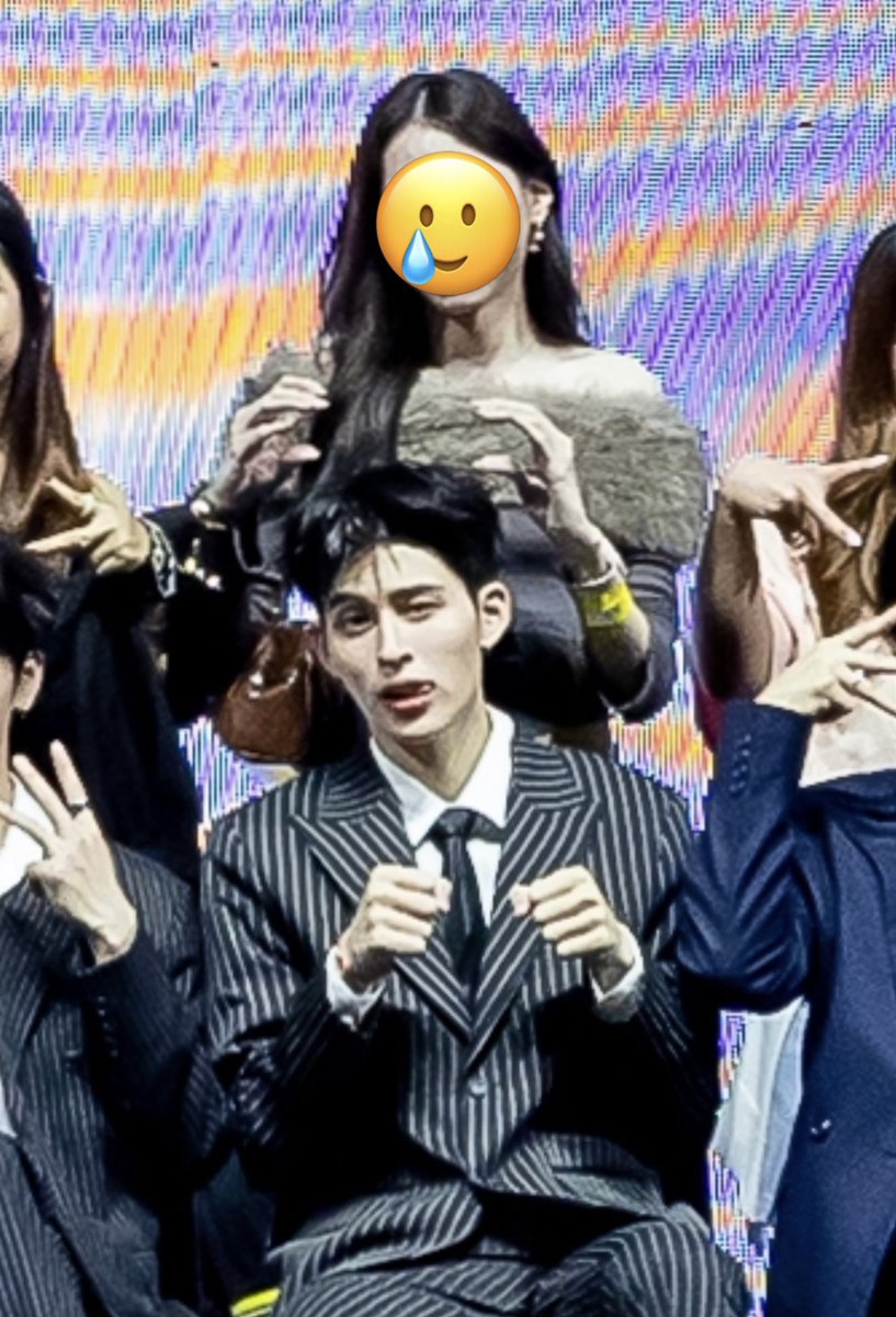 นี่หรอ ไฟล์รูปเบเนงานคอน กุอยากจะร้องไห้จริงๆนะ หลายคนไม่ได้มีโอกาสได้เจอได้ถ่ายรูปกับดาราบ่อยๆ ราคาบัตรก็แพง นี่หรอ ภาพที่ผู้บริโภคได้กลับมา ภาพมันแย่มากๆไม่มีความชัดอะไรเลย ไม่เคยชัดเลยสักงาน แม้ว่าจะมีรายได้บริษัทหลายร้อยล้านพันล้าน แต่ใช้กล้องตัวละร้อยถ่าย เสียใจ🥲🥲🥲🥲🥲🥲