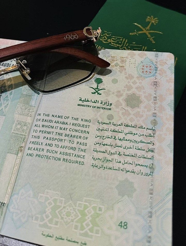 شلون تبون نشيل هم السفره وهاذا المكتوب على جوازنا 💚.