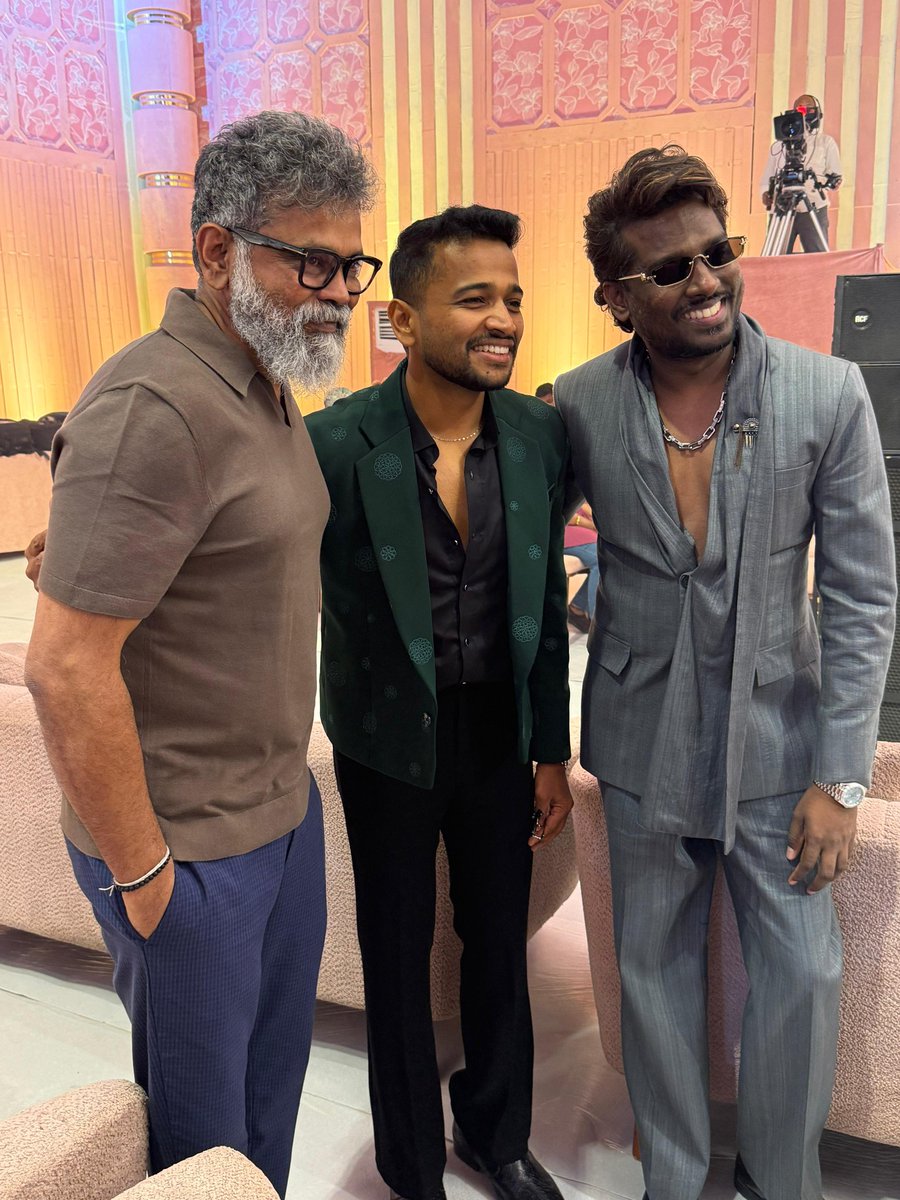 Thyview's tweet photo. Sukumar × Basil Joseph × Atlee

3 Industries.
3 Visions.
1 Thing in Common

Impactful Storytelling 💥💥💥

@aryasukku @basiljoseph25 @Atlee_dir
#Sukumar #BasilJoseph #Atlee https://t.co/UGGYpFbGFV