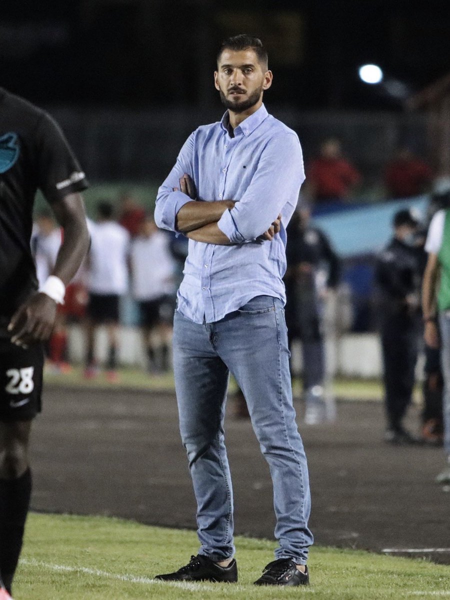 dlptlv's tweet photo. ✨ El camino de Nico Sánchez en Rayados desde que se retiró:

➤ 2021: Termina etapa de jugador de fútbol
➤ 2022: Inicia carrera de DT en Raya2 Expansión
➤ 2023: Se une al primer equipo como auxiliar de Fernando Ortiz
➤ 2024: Se convierte en interino del primer equipo, auxiliar institucional
➤ 2026: Vuelve a ser entrenador interino y posible futuro DT

💙 Un día aprendió, hoy le toca enseñar. Confianza total en él.
