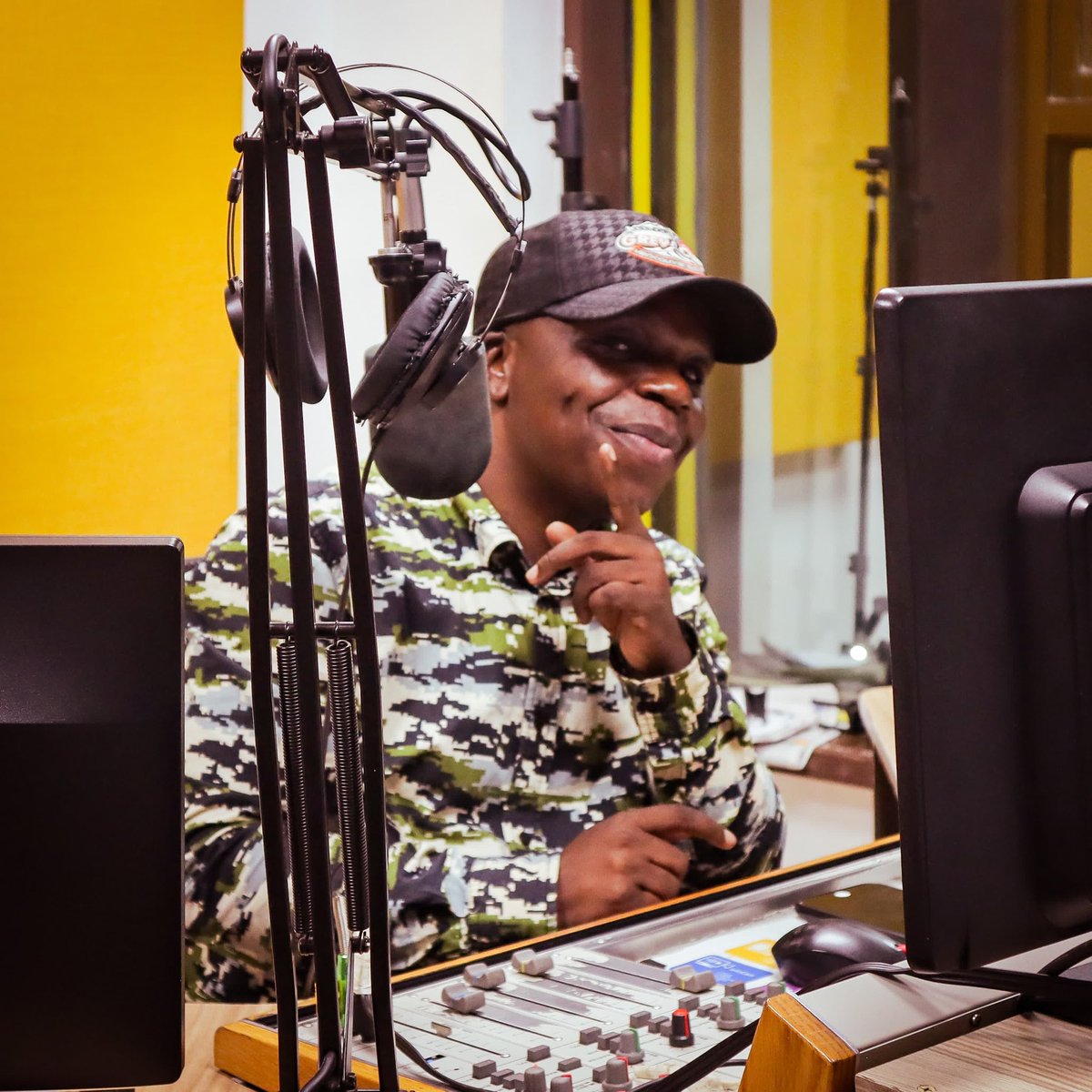 Masaa ni ya #JAHMROCKDOBA  hapa ndani ya stenje yako ya power.
Tune in to enjoy uplifting reggea music from 8pm-Midnight courtesy of <a href="/CharraDeejay/">Deejay Charra</a>.  
☎️0711443886