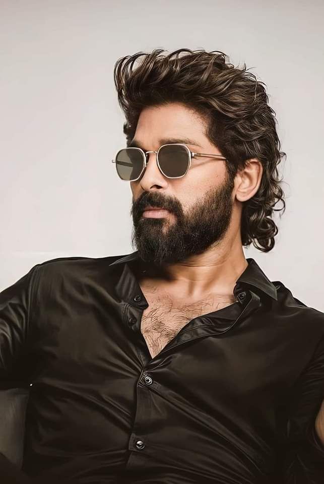 Indianfilmm's tweet photo. Once I had asked my friend about, Who is the highest fanbase hero  in AP/TG. (As i thought #AlluArjun was no 1 ) 

Then later he answered with a smile saying #AlluArjun has just 4 fans ur one among them 😂😂, and #Pawanakalyan is the no1 Hero of #Telegu Cinema.

Now u guys say who has highest fanbase in Telugu Cinema 
#Pawanakalyan, #MaheshBabu, #Prabhas, #JrNTR.