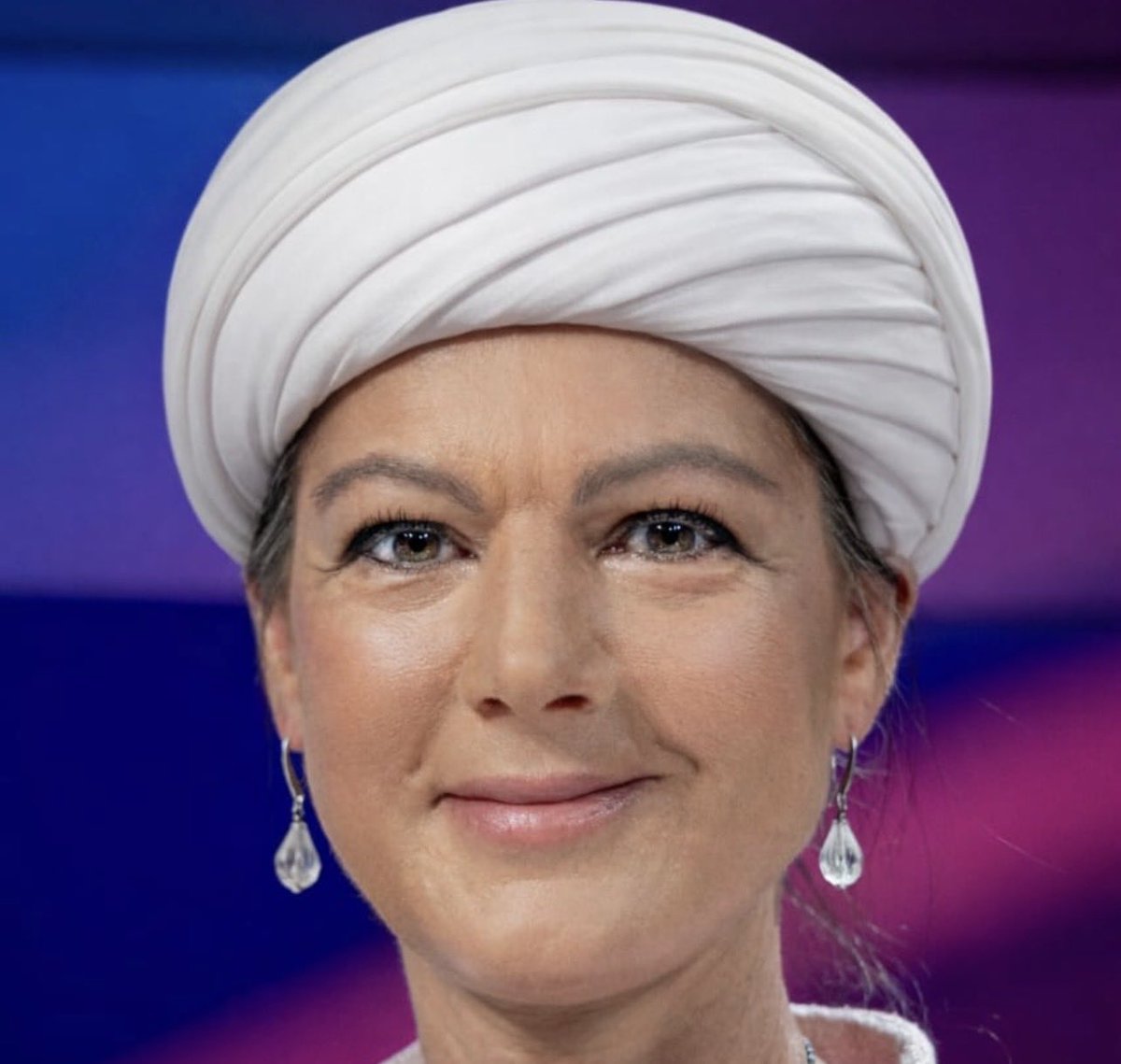 BaharAmiri38547's tweet photo. @SWagenknecht Ayatollah Sahra https://t.co/pF8md5ZHyi