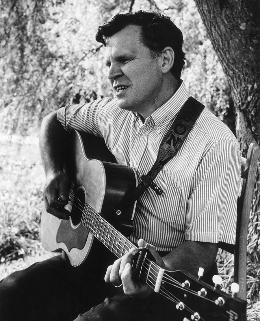 GrittyDirt's tweet photo. Happy heavenly birthday to the legendary Doc Watson. Nitty Gritty’s ‘Will The Circle Be Unbroken’ album wouldn’t be the same without him! https://t.co/6K98d7ba6U