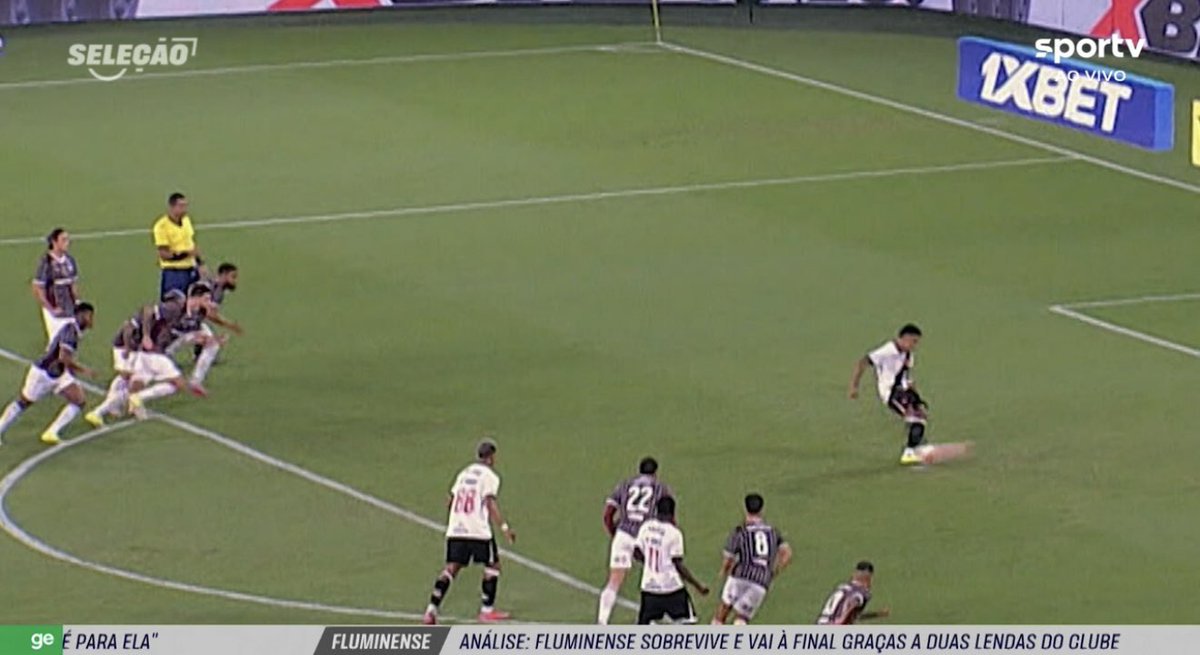 “A invasão do Samuel Xavier é clara. Na frieza da regra, esse pênalti do Vasco deveria ser cobrado novamente.”

🎙️ André Rizek, no Seleção Sportv.
📸 Reprodução/Sportv