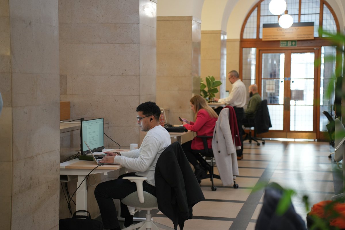 generatormcr's tweet photo. Good afternoon from Generator St. Peter's Square!

Looking for an affordable alternative to working from home?

Get in touch to book in for a free trial day at our space.

#coworking #entrepreneur #workingfromhome #office #ancoatsmcr https://t.co/MVmRrzJERM