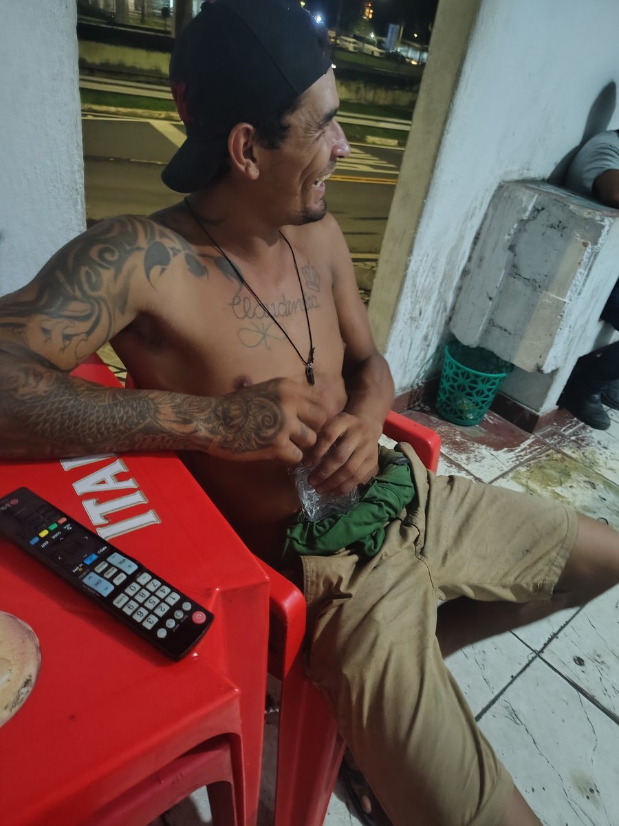 RhuanHenrique04's tweet photo. MORADOR DE RUA GOSTOSO E PAUZUDO METEU FUNDO NO MEU CUZINHO, ESPEROU TODOS CLIENTES DO BAR IR EMBORA FALOU QUE IA NO BANHEIRO E ME CHAMOU, EU INOCENTE FUI KK CHEGUEI LA SO VI O PAUZAO DURO, CAI DE BOCA NA HORA.

COMPLETO NO MEU https://t.co/9VpitPCS2Q https://t.co/Y8u8fwxptZ
