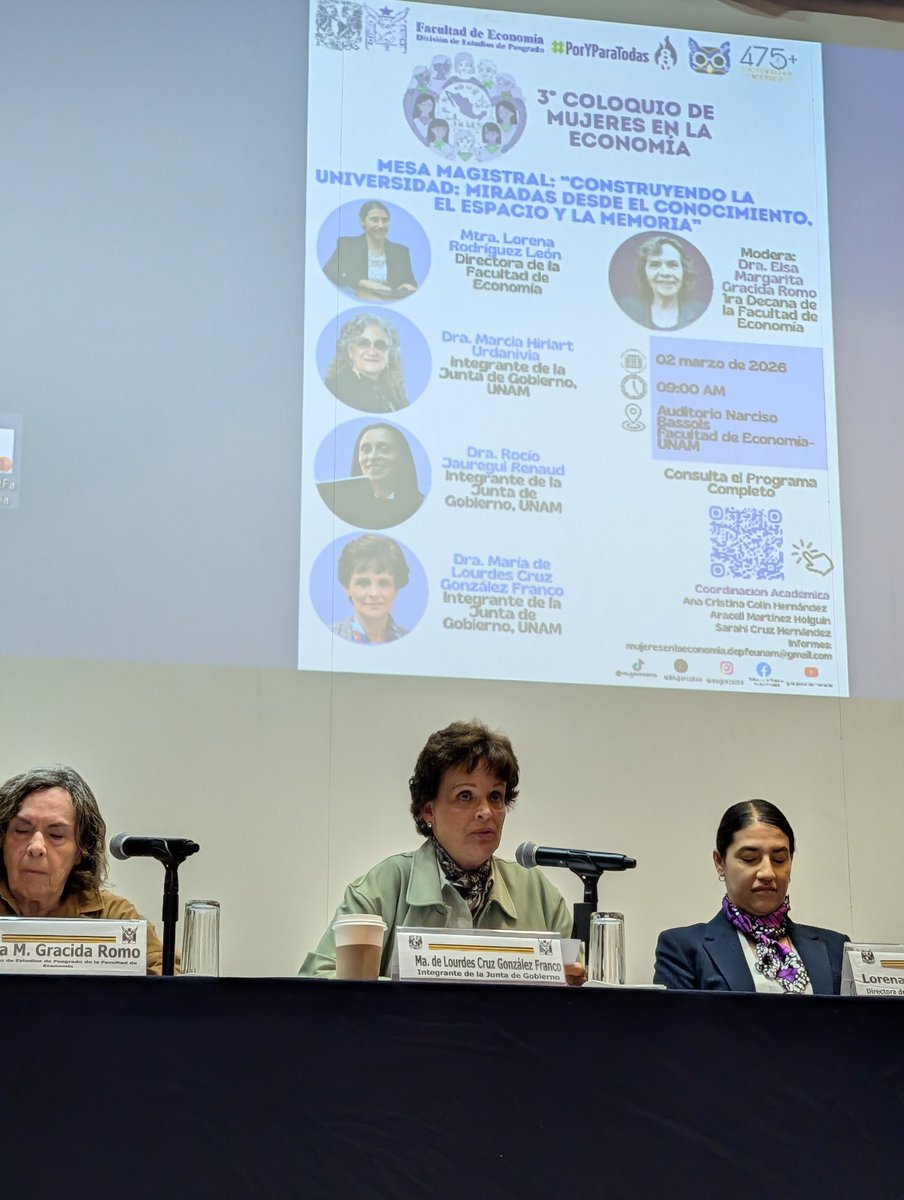 Arimarhol's tweet photo. Ahora continua Ma. de Lourdes Cruz González que nos habla de la labor de las arquitectas en México y en particular de las contribuciones de las mujeres en la historia de la arquitectura. https://t.co/TznCiErctu