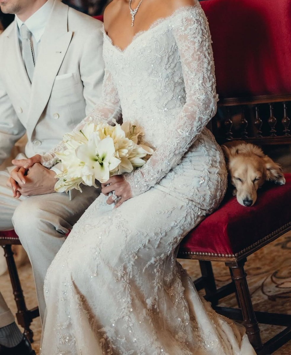 wdclebbl's tweet photo. not leo napping while his parents get married boy get your head in the game ‼️‼️‼️ https://t.co/6YzuUK0ZSP