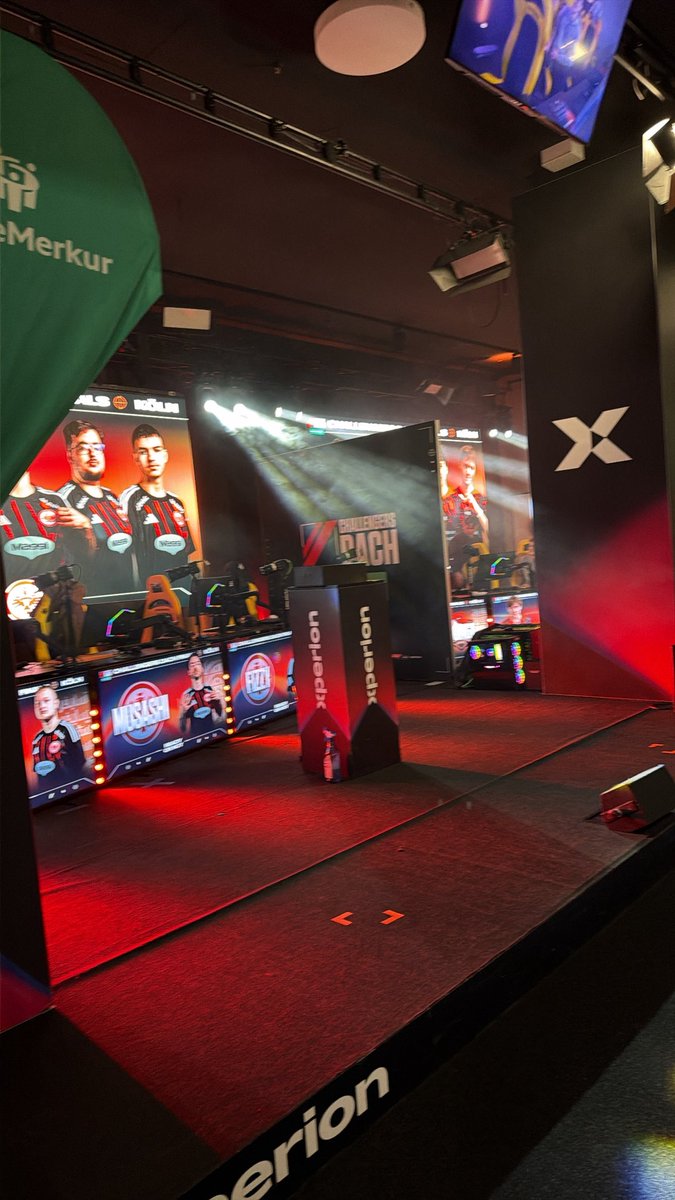 annaasoph's tweet photo. Meine ersten Split-Finals, bzw. generell das erste Mal für mich, dass ich auf einem Valo DACH Event war - extrem nice Stimmung und richtig krasse Atmosphäre, ganz anders als ich vielleicht erwartet habe https://t.co/o0Gyep2yn6