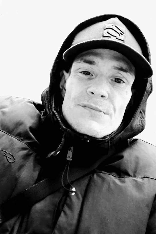 tony_karlsson's tweet photo. @carlarasmussen_ Är singel och tycker du är mycket fin,tveka inte att skriva till mig 
Är singel och tycker du är mycket fin,tveka inte att skriva till mig https://t.co/Vwb0GUKKUX