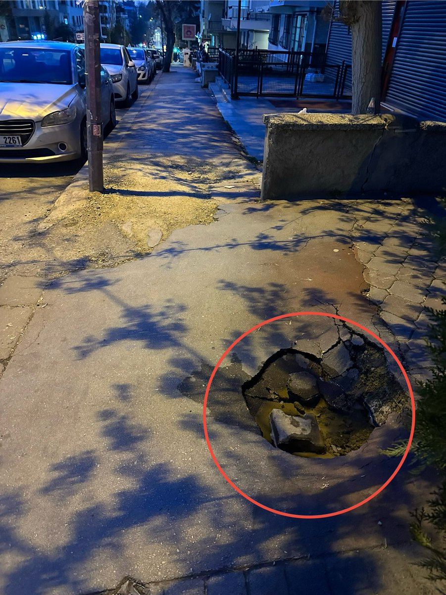 Bora_0006's tweet photo. Emek Mahallesi, Veli Necdet Arığ Caddesi No:16 garaj girişi bölümündeki kaldırımda çöküntü oluşmuş ve büyüyor. Olumsuzluklar yaşanmaması için acil onarım sağlanmalıdır. @cankayabelediye @ankarabbld @mavimasa https://t.co/4KL7CKFnJw