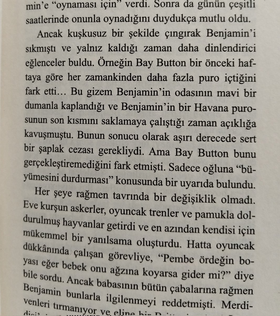 Hayatımda okuduğum en absürt komedi şey galiba bu adamın çok komik biri olduğuna emin gibiyim (yazarın) keşke tanışabilseydik