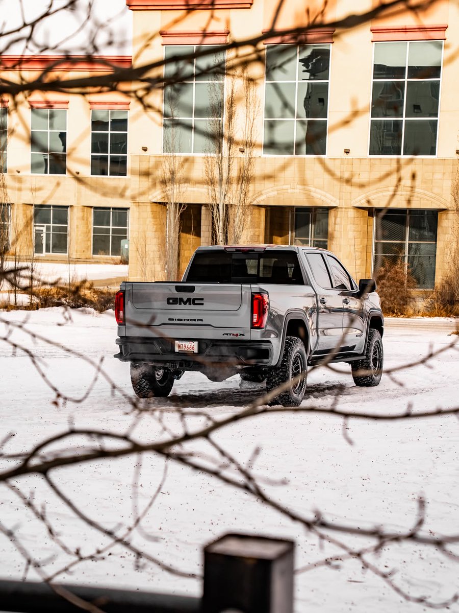 Du stationnement jusqu’au centre-ville, le #KO3 vous y amène.
Arrêt café inclus.

Conçu pour une traction fiable et une durabilité à l’année longue. bit.ly/4mDVWDV 

#BFGoodrich
#ConcuSurBFG
#KO3
#DeQuoiEsTuCapable

📸 IG // sherwoodcustoms