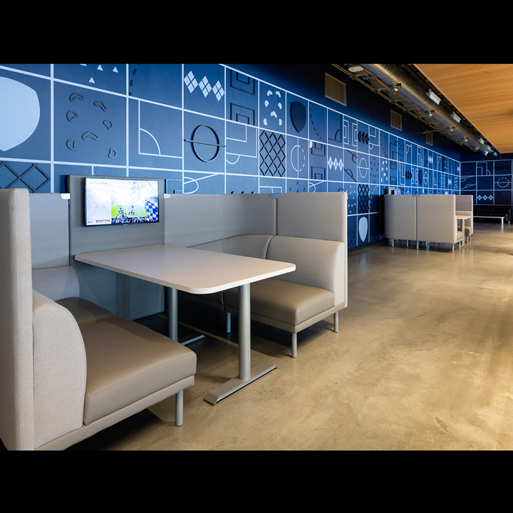 JohnAMarshallCo's tweet photo. 💡From seating areas to touchdown and collaborative spaces, hallways can serve multiple purposes, giving you extra square footage to design your workspace. https://t.co/LgDFGyufmP

#johnamarshallco #officefurniture #workplacedesign #collaborativedesign #designinspiration https://t.co/ibF7cydmsO