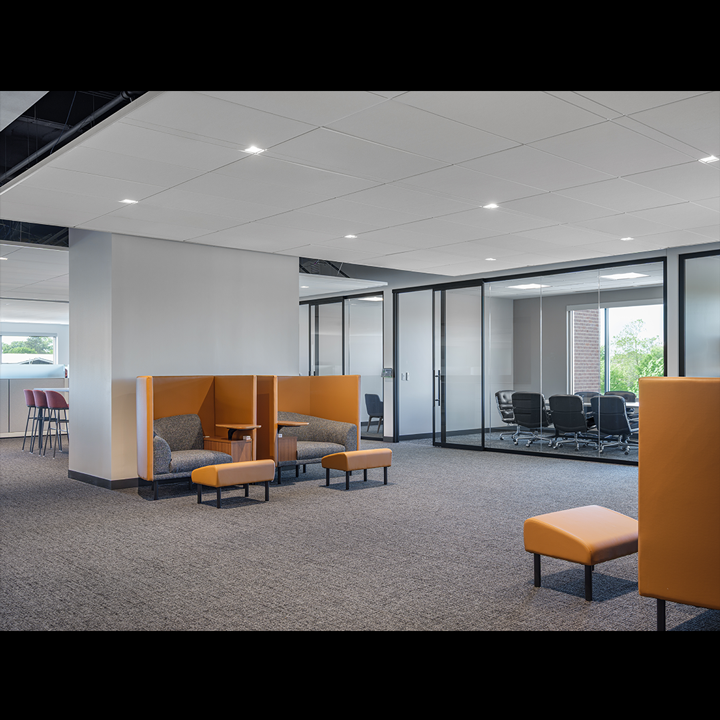 JohnAMarshallCo's tweet photo. 💡From seating areas to touchdown and collaborative spaces, hallways can serve multiple purposes, giving you extra square footage to design your workspace. https://t.co/LgDFGyufmP

#johnamarshallco #officefurniture #workplacedesign #collaborativedesign #designinspiration https://t.co/ibF7cydmsO