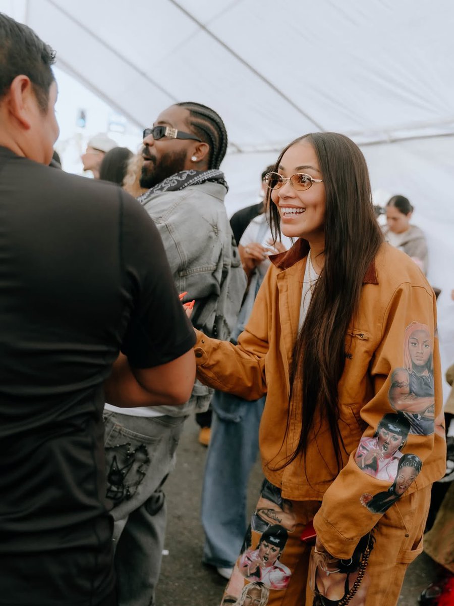 wavecheckers's tweet photo. Lauren London supporting the new Marathon Burger in Long Beach 💙 https://t.co/QqrGlY2BvX