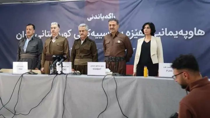 Türkiyeli bir Kürt olarak söylüyorum:

Bugün İran, ABD ve İsrail’in saldırısı altındayken İran’a karşı saldırı çağrısı yapan siz sözde Kürt örgütleri; hepiniz satılmışsınız, hepiniz ABD ve İsrail’in öncü mayın eşeğisiniz.

#Iran