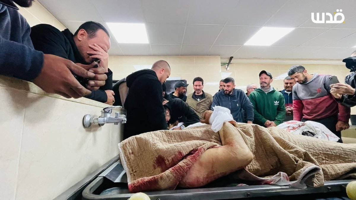 QudsNen's tweet photo. Palestinians mourn siblings Mohammad and Faheem Tahaa Muammar, who were killed by Israeli settler militia gunfire in the village of Qaryout, south of Nablus. https://t.co/X4VAj8lxQA