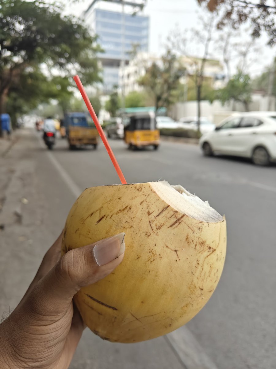 Day-(60/365)

>Had 2.5L of water
> Had coconut water and played pickle ball today

Good day 🥰🥰