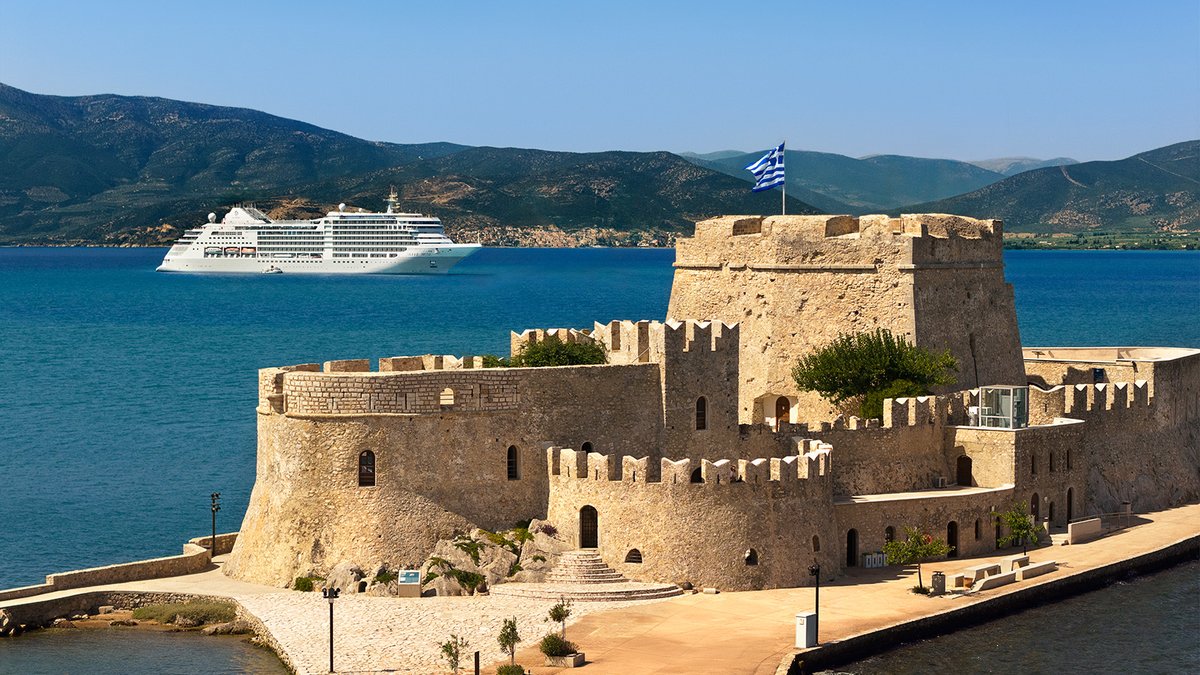 CruiseLineUK's tweet photo. The luxury cruise question: @Silversea or @regentcruises? Both exceptional, different priorities!

#Regent = one fare covers everything (flights, excursions, the lot) ✈️

#Silversea = butler for all, expedition cruising to remote destinations 🌍

🔗 https://t.co/cIr8oKelA7 https://t.co/VEUdS1Xsfp