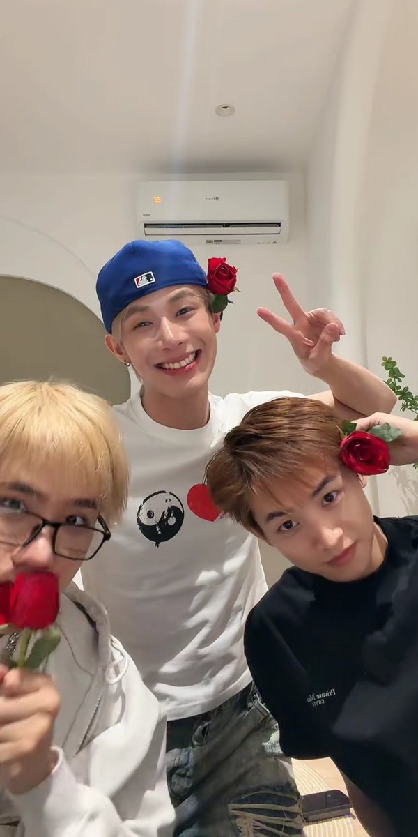 blue_of_peace's tweet photo. 2026.03.02 | CONGB's TikTok Live with IVAN & DO NAM SON
Yeoppeoso - CONGB & IVAN & DO NAM SON 🥺🥺 I miss C.O.M team so so so muchhh
@_CONG_twt #CONGB #IVAN #DoNamSon https://t.co/LLRZ38563n