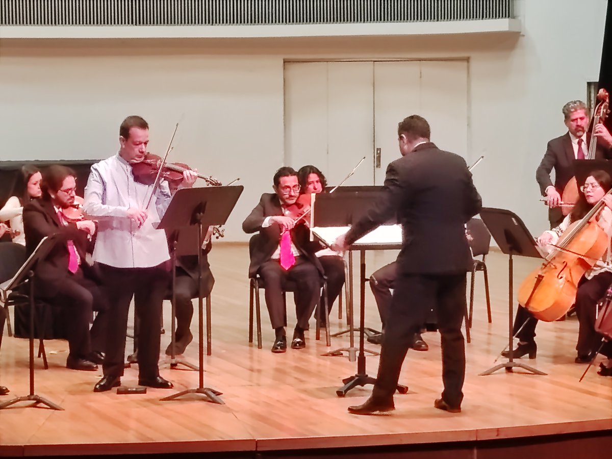 OCBA_MX's tweet photo. ¡Emoción en el @ConservatorioMX!
El #Programa3 cautivó al público con la gran ejecución del Mtro. Pastor Solís al violín y la dirección artística de Luis Manuel Sánchez.
Dos de los compositores interpretados (Galindo y Mabarak) forman parte de la historia de esta institución. https://t.co/3NHuQDlXuJ