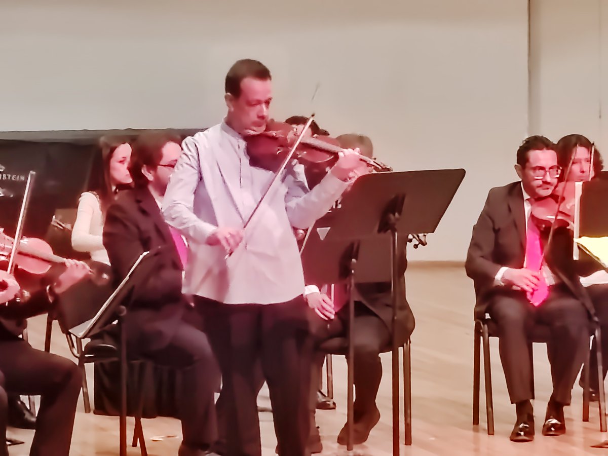 OCBA_MX's tweet photo. ¡Emoción en el @ConservatorioMX!
El #Programa3 cautivó al público con la gran ejecución del Mtro. Pastor Solís al violín y la dirección artística de Luis Manuel Sánchez.
Dos de los compositores interpretados (Galindo y Mabarak) forman parte de la historia de esta institución. https://t.co/3NHuQDlXuJ