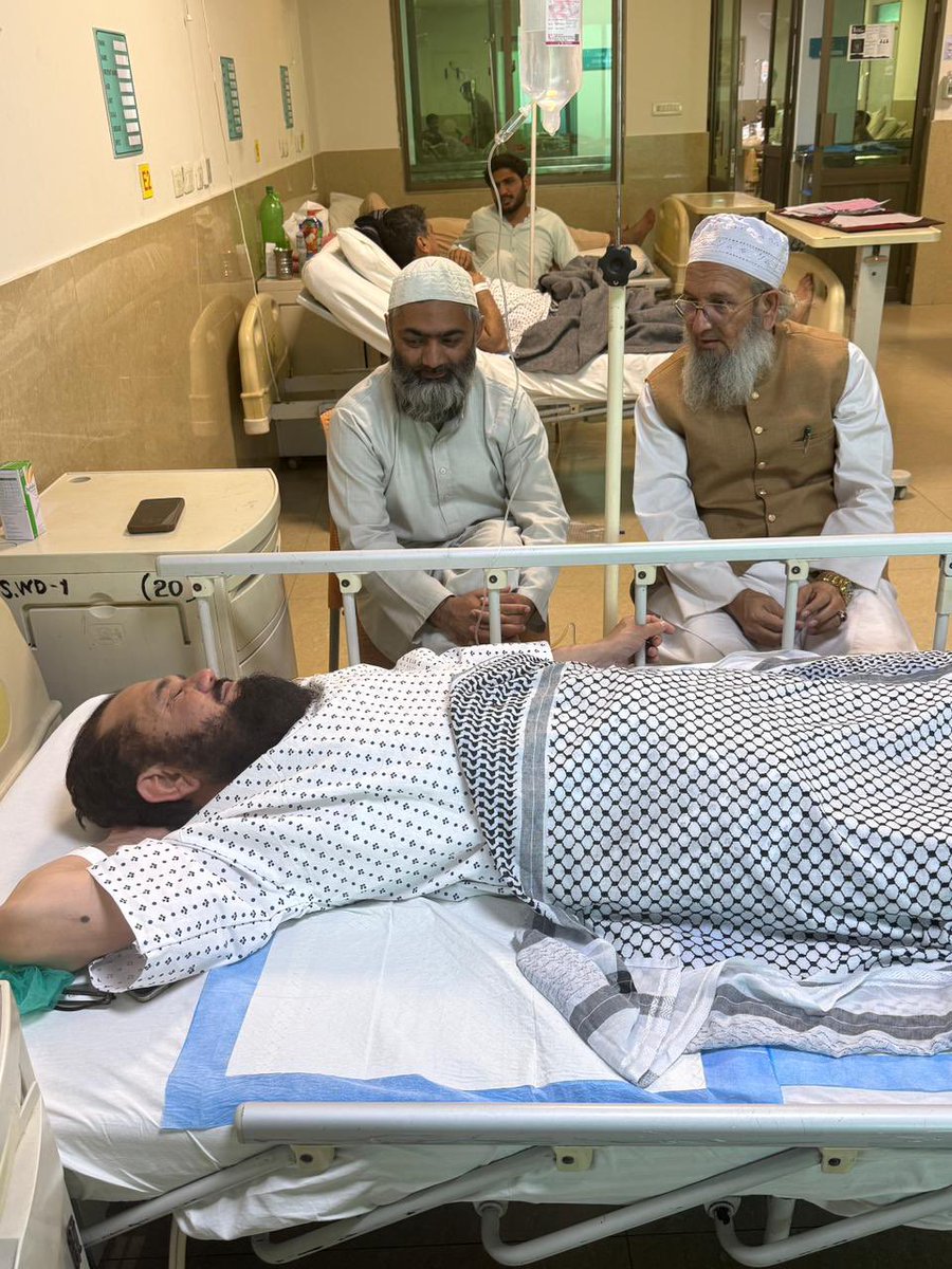 ہمارے محترم مفتی محمد زاہد شاہ صاحب کا آج آپریشن ہوا ہے ۔الحمد للہ آپریشن کامیاب رہا ۔ابھی کچھ دن ہسپتال میں رہیں گے ۔آج مفتی خالد شریف کے ہمراہ انکی عیادت کے لئے حاضری ہوئی ۔اللہ کریم ان کو اور دیگر تمام مریضوں کو شفاء کاملہ عطاء فرمائے ۔