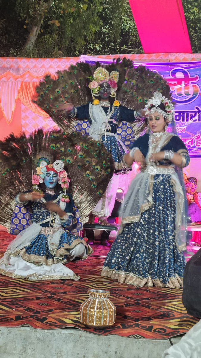 ipathak25's tweet photo. नारायणा विहार में होलिका दहन के पावन अवसर पर शामिल हुआ। इस शुभ अवसर पर क्षेत्र के सम्मानित नागरिकों, माताओं-बहनों और युवाओं से आत्मीय मुलाकात हुई।

होलिका दहन हमें सत्य की असत्य पर विजय और बुराई पर अच्छाई की जीत का संदेश देता है। आप सभी के साथ इस पावन पर्व की खुशियाँ साझा कर मन अत्यंत प्रसन्न हुआ।

ईश्वर से प्रार्थना है कि आप सभी के जीवन में सुख, शांति और समृद्धि बनी रहे। होली की हार्दिक शुभकामनाएँ। 🌸🔥
