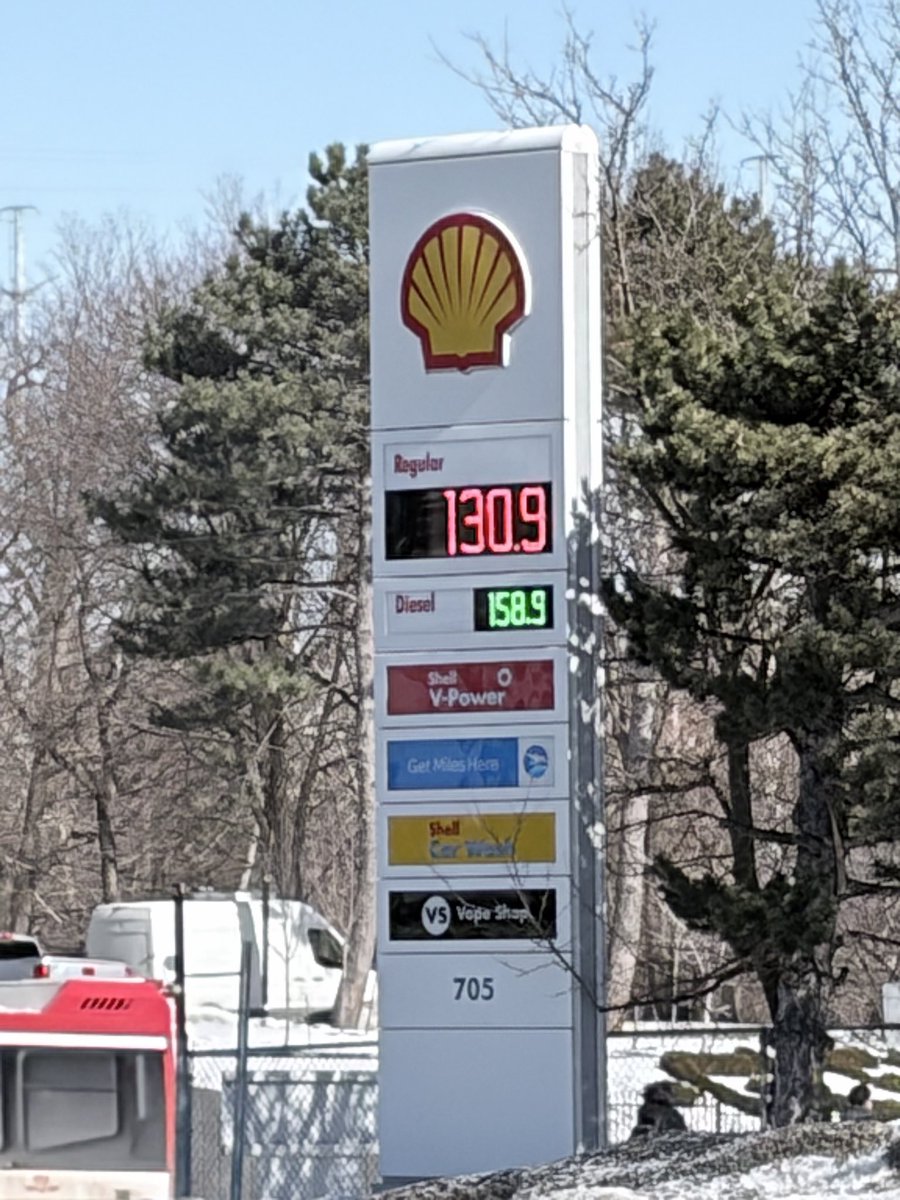 hollandoates___'s tweet photo. @Shell_Canada just got charged 7 cents a litre more than the sign at Overlea and Don Mills (pump is after swiping my CAA card). What the hell? https://t.co/Ow7j9ziops
