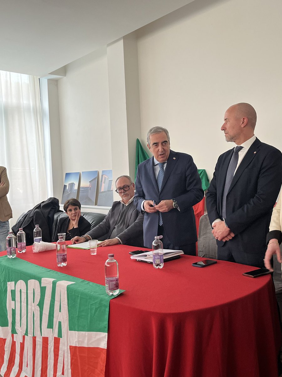gasparripdl's tweet photo. A #Comacchio con il candidato sindaco Bellotti, Tassinari, Bergamini, Castaldini, Pagliani e Toselli ho incontrato cittadini, categorie e professionisti della zona pronti a sostenere @forza_italia. https://t.co/agJqFLbZDP