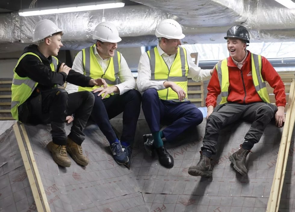 Miles4Lothian's tweet image. Today is the start of #ScotAppWeek26 

@ScotTories plan to deliver more apprenticeships to address key sector skills shortages.
 
This demand-led approach will provide Scottish businesses with the vital skilled workers to help grow the economy and put right years of SNP neglect.