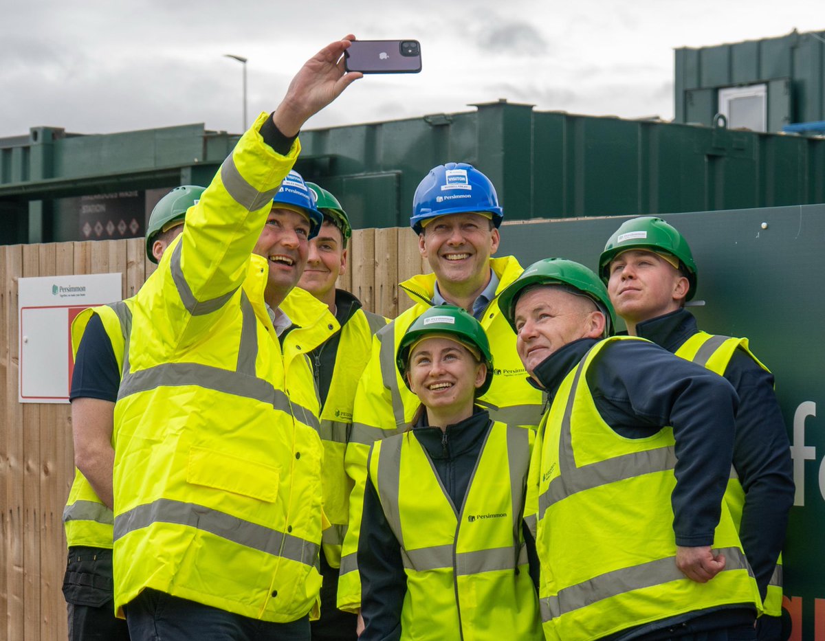 Miles4Lothian's tweet image. Today is the start of #ScotAppWeek26 

@ScotTories plan to deliver more apprenticeships to address key sector skills shortages.
 
This demand-led approach will provide Scottish businesses with the vital skilled workers to help grow the economy and put right years of SNP neglect.