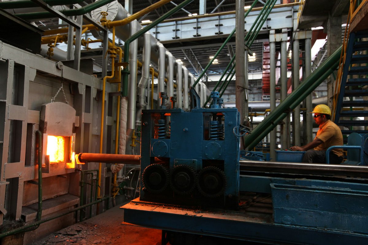 DRC_Minerals's tweet photo. Central Africa has the scale to shape global battery supply chains.

• DRC produces ~70% of global cobalt
• Copperbelt outputs 2.5m+ tonnes of copper

The opportunity now lies in processing — but power and infrastructure will decide success.

🔗 https://t.co/tw7tUrZPUm https://t.co/mcbmSjqmMi