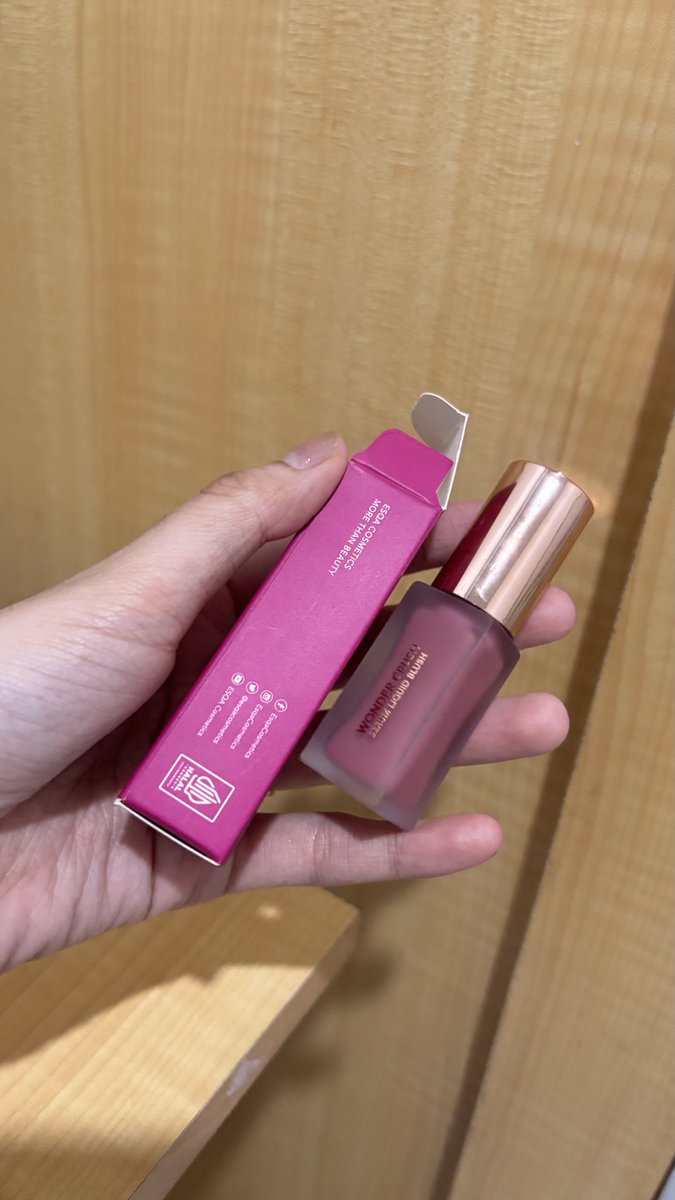 genuinecia's tweet photo. @unicefess esqa blush shade cheeky wink abis beli di najmia baru dipake 1x aja,  pl karena krg cocok shadenya. 85k azza https://t.co/nXoyJkChIs