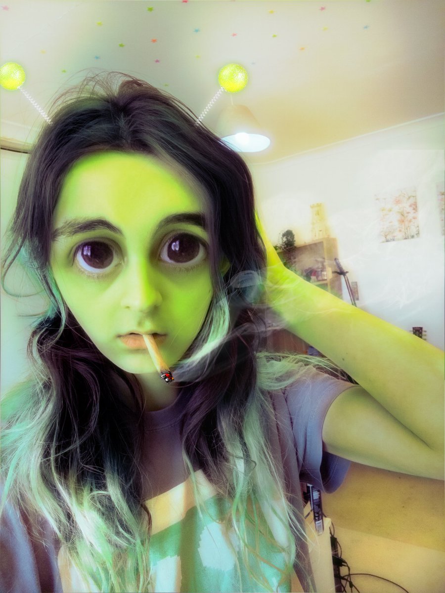 sadiesmallfry's tweet photo. check out my human disguise!!!! 👽❤️🌍#beforeandafter #alientwt #kepler22b https://t.co/xzxkoH9MU0