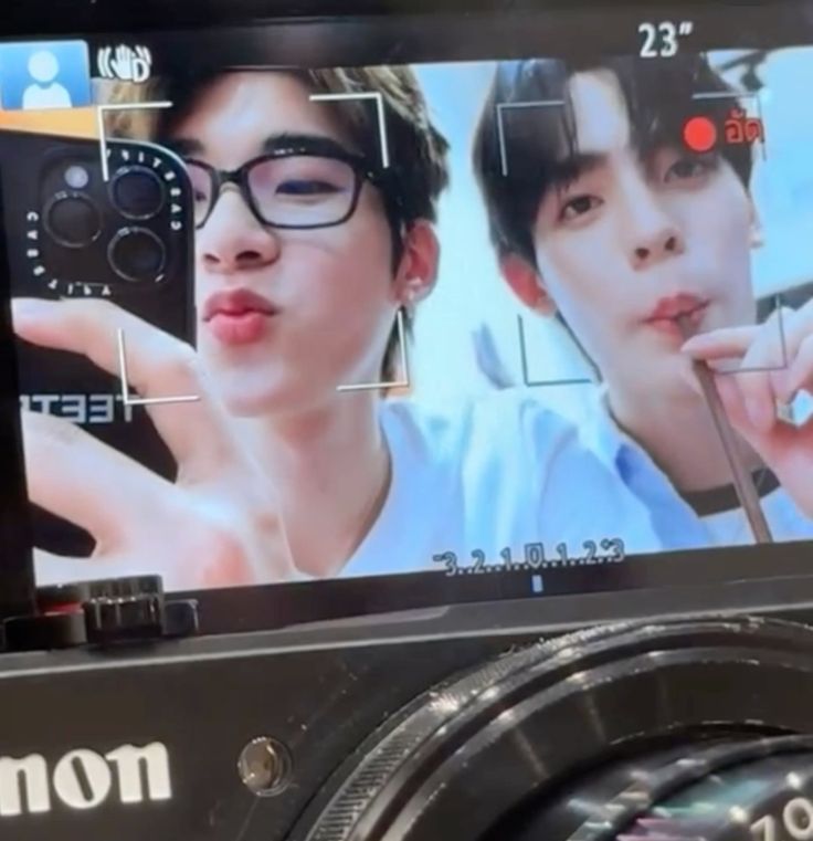 jwlittledimples's tweet image. hiii i'm sam!! I'm looking for interactive moots! 
✿ฺ she/her, 18, infp
✿ฺ multi stan 
✿ฺ mainly pttp, ryupat, lattekim
✿ฺ ult bnd &amp;amp;team, ateez, tws
✿ฺ once im comfortable ill never shut up

#thaibltwt #letsbefriends #desperate 
(pls dont flop⇀‸↼‶ )
♡/↻ to be moots!