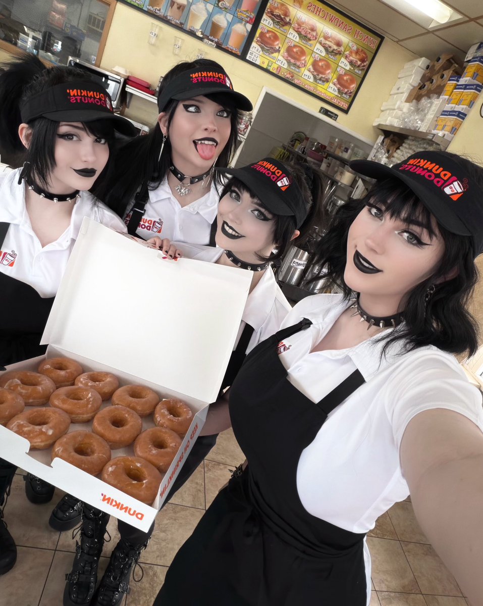 buttercupcos2's tweet photo. Who wants to glaze us 🍩 https://t.co/B66wMQKpSU