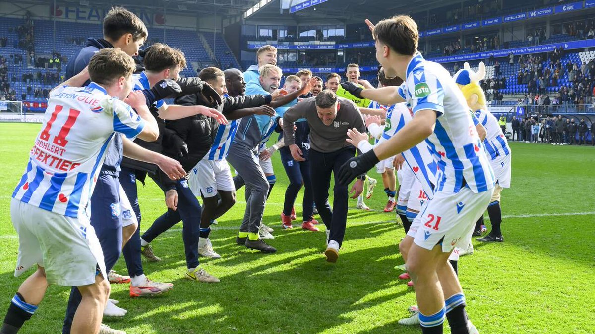 Vandaag precies een jaar geleden ontstond er veel ophef over het feestje na afloop van Heerenveen - AZ. 

Het werd bestempeld als een grote middelvinger naar Van Persie. Een jaar later zullen de meesten begrijpen waar die ontlading vandaan kwam.