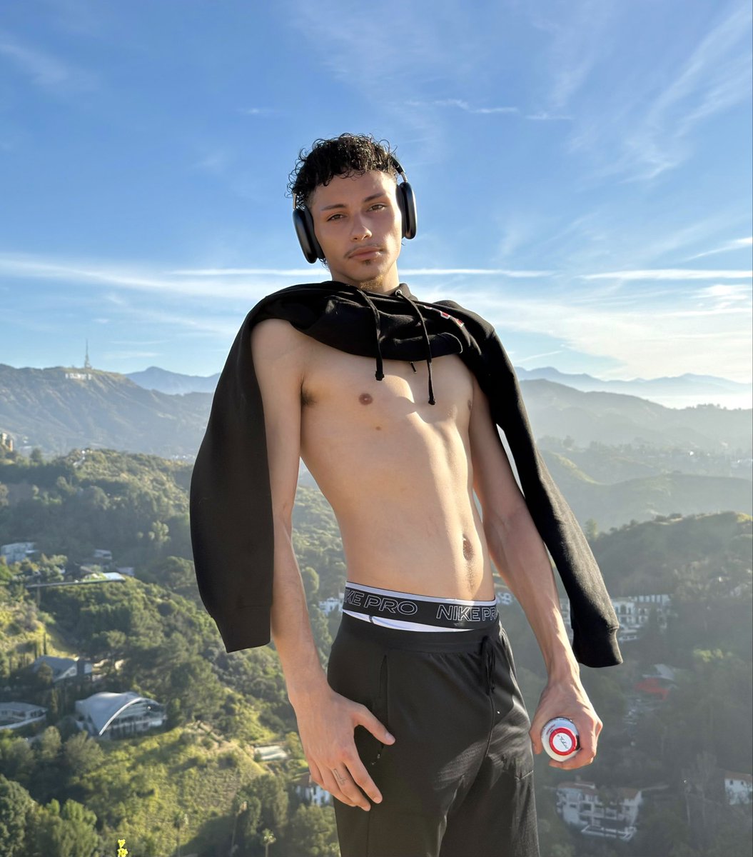 OGtallguygemini's tweet photo. Who’d like to join me on a Morning Walk ? 😉😙 https://t.co/vPl8mI0oNS