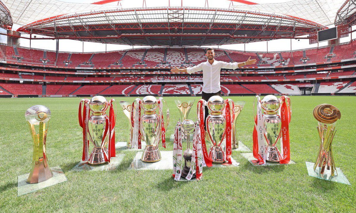 Pizzi em 8 anos pelo Benfica: 4 campeonatos

Sporting no século: 4 campeonatos

O momento mais alto do Sporting é ter recebido o Pizzi no seu estádio