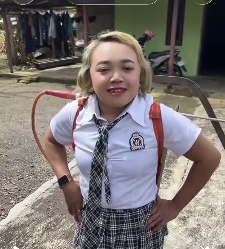 <a href="/0tk0il/">ØTöNGKØiL</a> kayaknya memang lagi trend gaya rambutnya mang ots