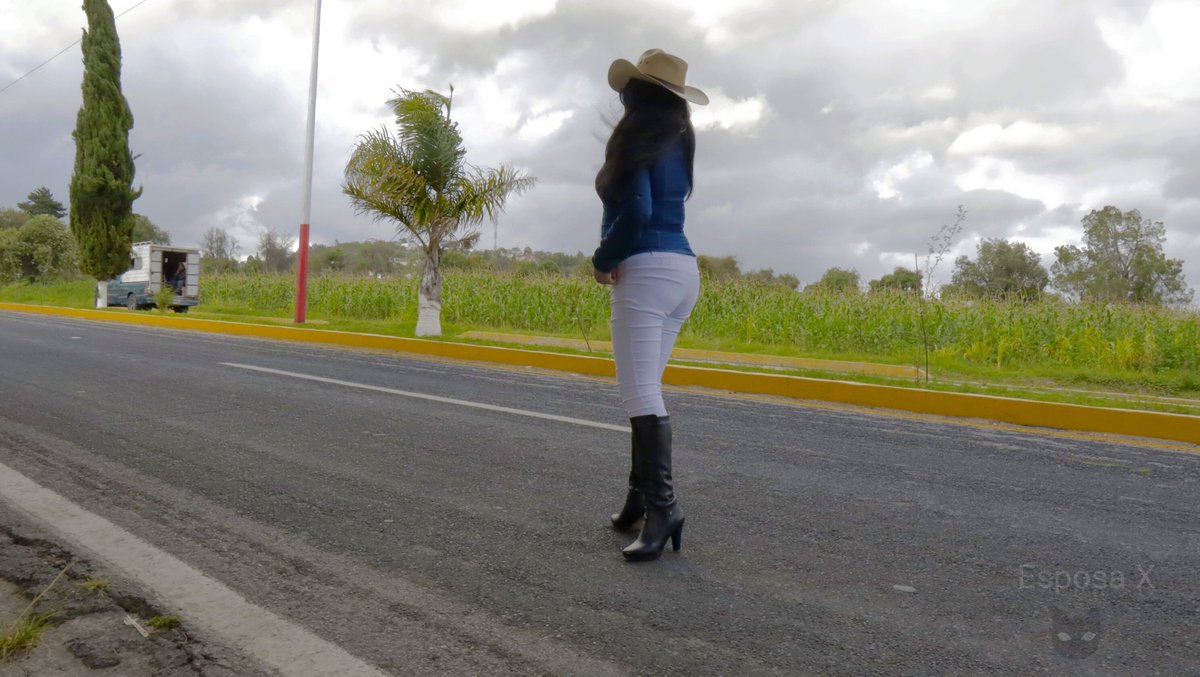 esposa_x's tweet photo. ¡Eso no debería desaparecer! Es parte de identidad y aparte tiene beneficios, el uso de sombreros ayuda a cubrirte del sol, las botas son para el frío y la camisa te ayuda a mantenerte fresco
#vaquera #outfitconbotas #raqueros #sexyvaquera #culturamexicana https://t.co/4v68FJ0ptV