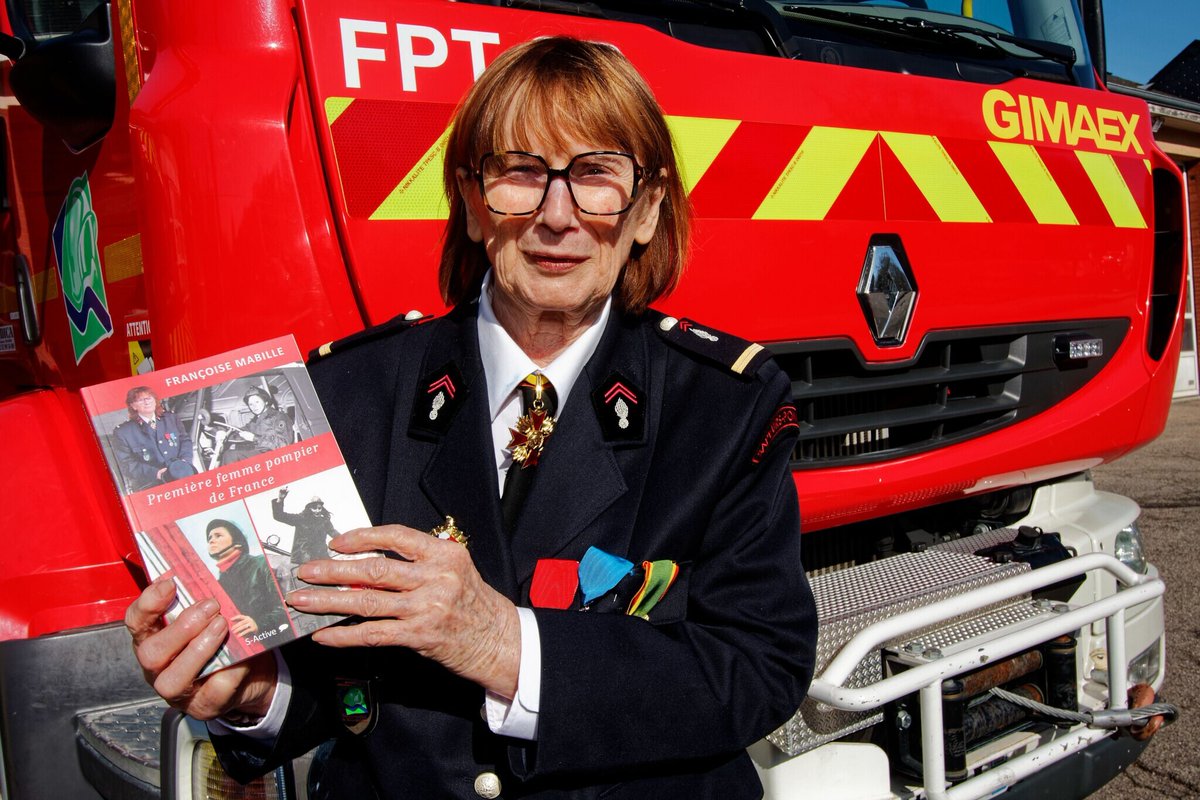 le_Parisien's tweet photo. « Je suis très fière de mon parcours » : la première femme sapeur-pompier de France va fêter ses 50 ans de combat
➡️ https://t.co/rUu5pNfkl3 https://t.co/NYHTtYNYDO