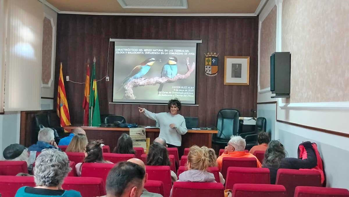 BirdingAragon's tweet photo. 🦩Gallocanta volverá a convertirse,8, 9 y 10 de mayo de 2026, en un aula al aire libre
Abierta la inscripción para la XVI edición del Curso de Ornitología Práctica de #Gallocanta y las Tierras del #Jiloca 
💻 https://t.co/oMYFug1o6r

#Ornitología #BirdingAragón #Ecoturismo https://t.co/09wCxbZmgJ