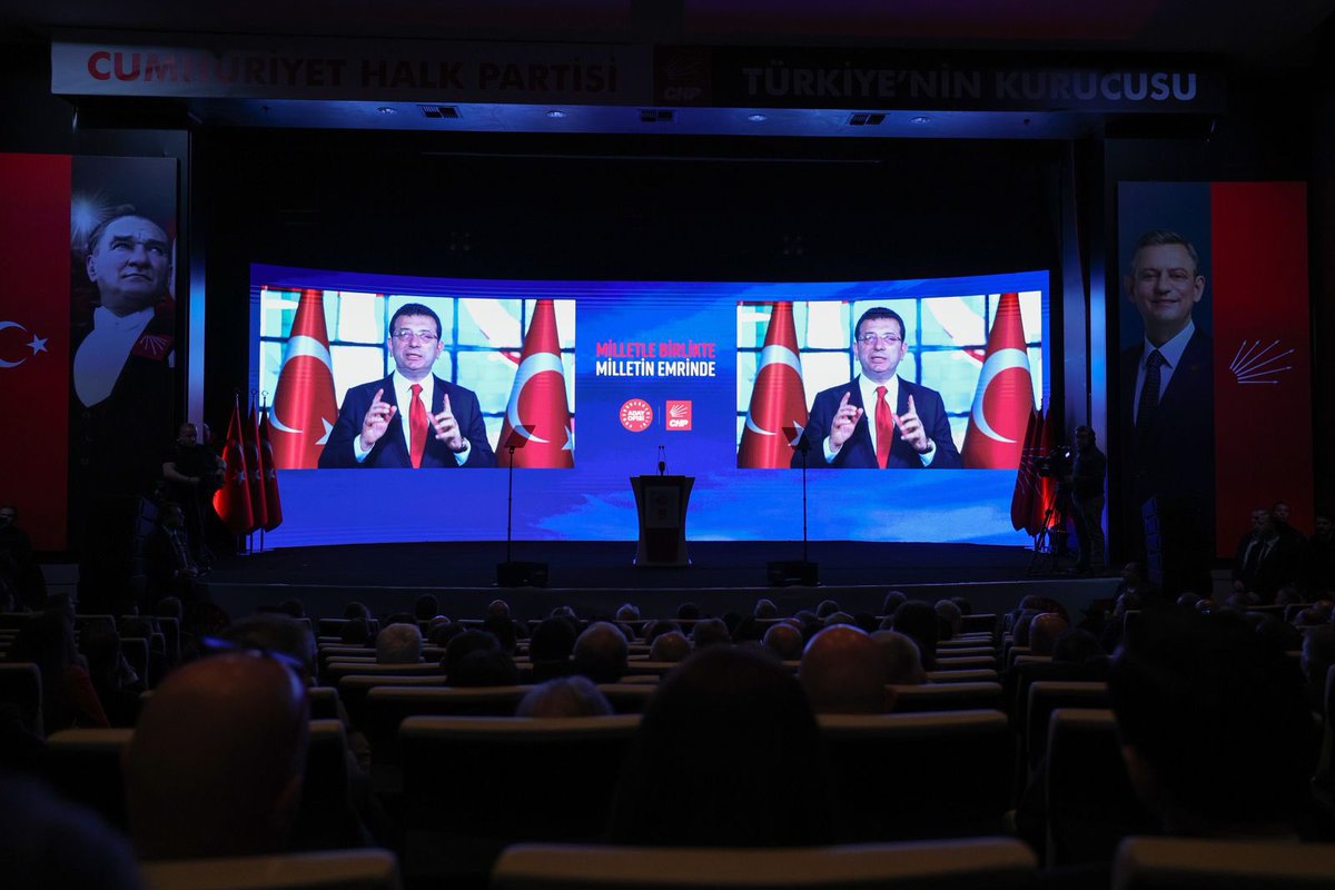 Genel Başkanımız Özgür Özel, “Milletle Birlikte, Milletin Emrinde” sloganıyla Genel Merkezimizde düzenlediğimiz Cumhurbaşkanlığı Aday Ofisi Tanıtım Toplantısına katıldı.