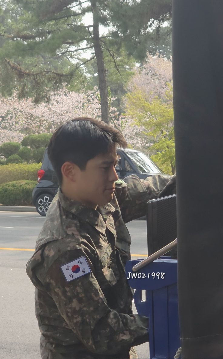 꼼지락꼼지락.....ㅤㅤㅤㅤ끙차...