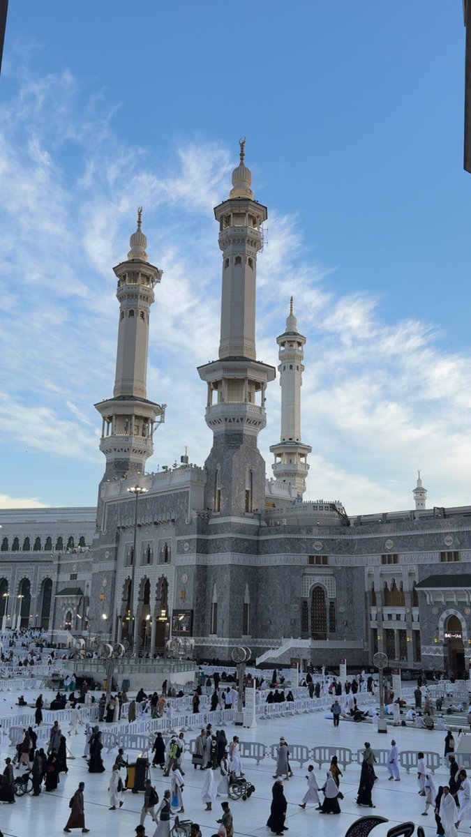 Abdullahh___01's tweet photo. لكَ الحمدُ لا أذكرُ منك إلا الجميل، خيرك لي شامل، وصنعك لي كامل، ولطفك بي كافل، وفضلك عليّ متواتر، لك الحمدُ حمدًا متواليًا، متواترًا، مُتّسِقًا، مُتّسعًا، يدوم بدوامك لا يبيد 🤍 https://t.co/tMeDPpUvQE