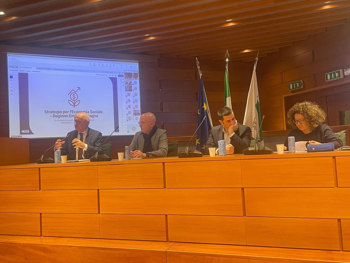 cuper_ER's tweet photo. Presenti con il presidente del CUP ER Alberto Talamo all'incontro del Patto per il Lavoro, il Clima e l'Economia Sociale che si è svolto oggi in @RegioneER.

All'incontro le più alte cariche della Regione Emilia-Romagna per discutere del futuro del nostro territorio.

#cuper https://t.co/R6L4unLdOv